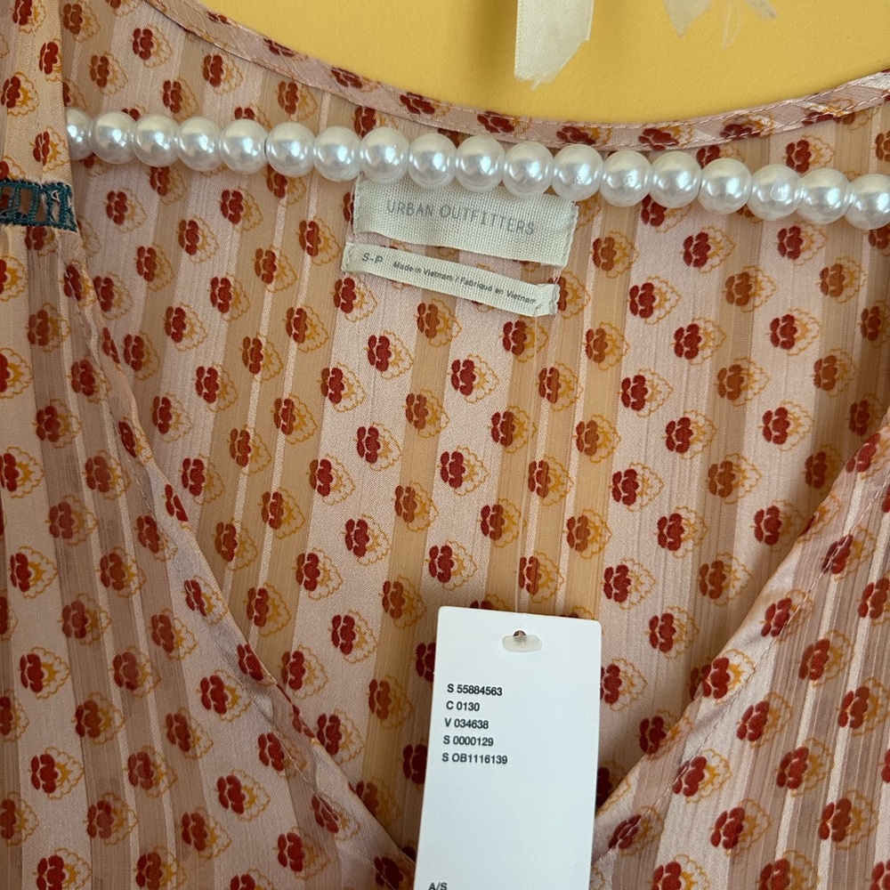 Urban Outfitters Floral Blouse - Picture 5 of 9